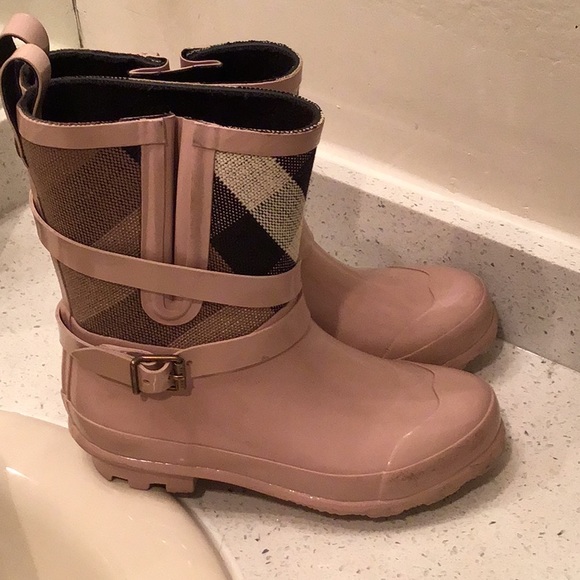 Burberry rain boots (girls) - Picture 2 of 2